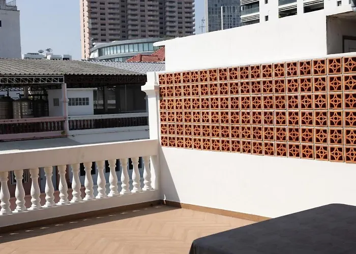 Апартаменты Bkk Cbd Whole-floor 3br 2ba 7-min To Mrt