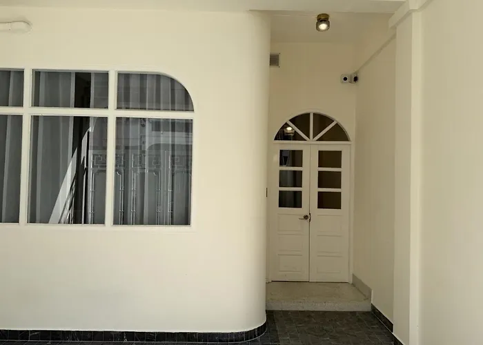 Bkk Cbd Whole-floor 3br 2ba 7-min To Mrt Бангкок