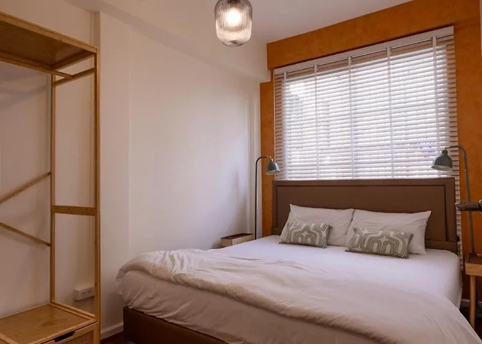 Апартаменты Bkk Cbd Whole-floor 3br 2ba 7-min To Mrt *